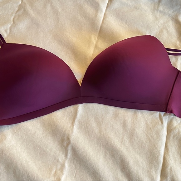 Victoria Secret -- Push-Up Plunge Bra Size 34DD - Picture 4 of 4